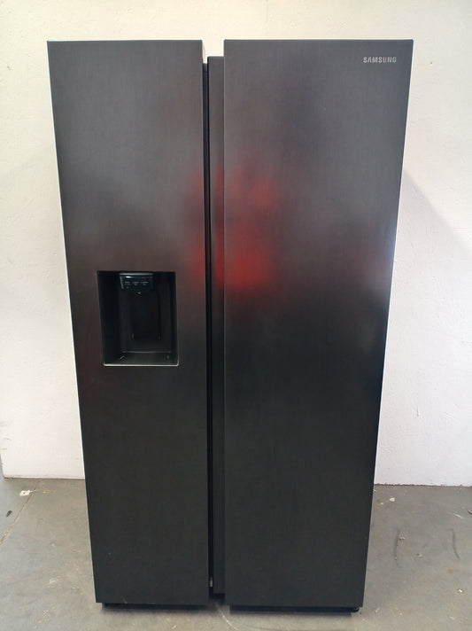 Sumsang American Fridge Freezer | RS68A884CB1